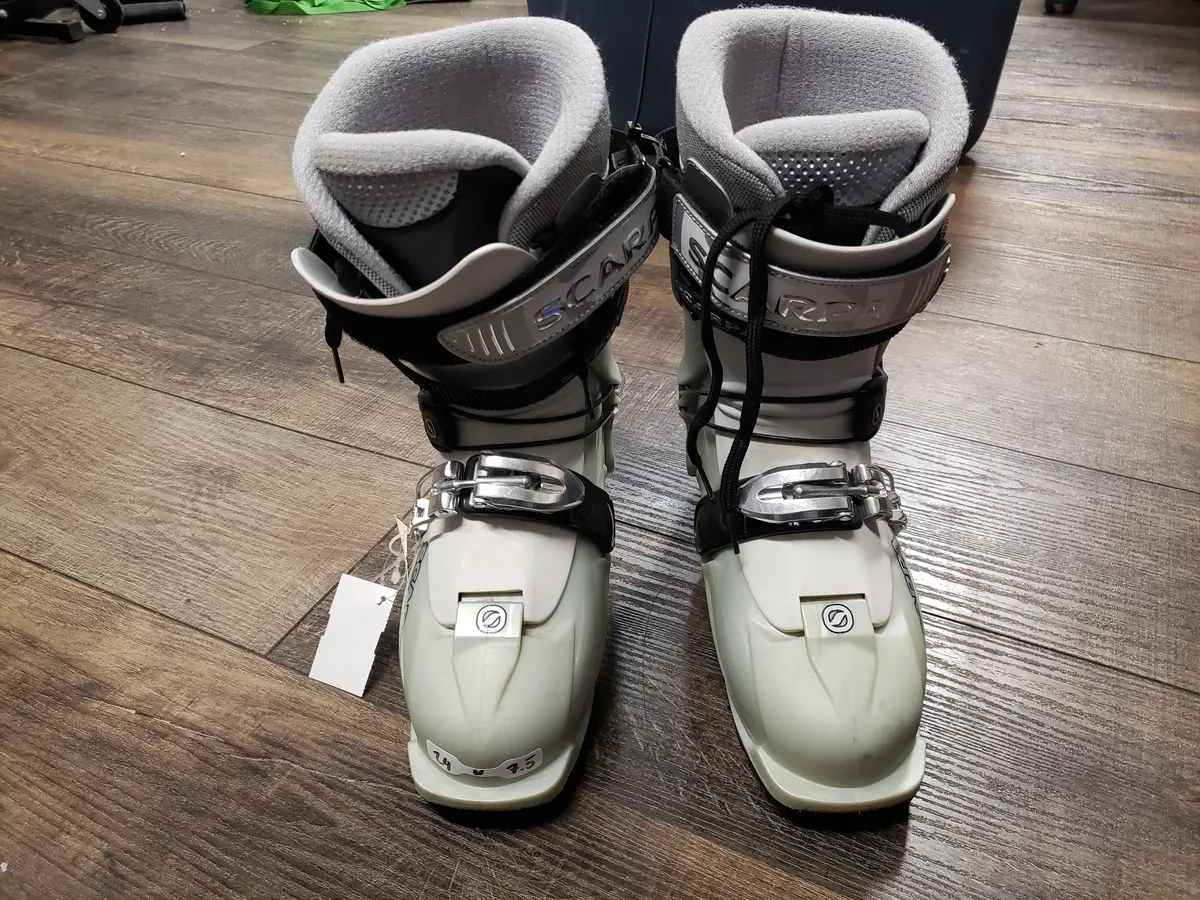 Scarpa Vanity Non-Tech At Ski Boots, Women's 7.5 Mondo 24.0 2