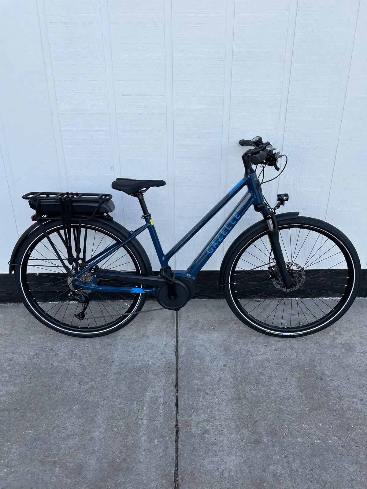 Gazelle Medeo T9 City Ebike, Mallard Blue 2