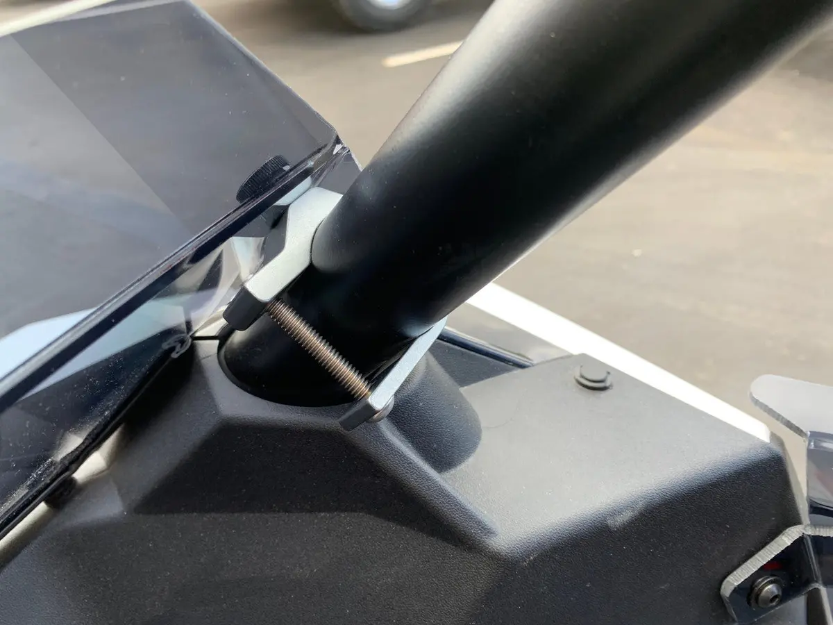 Utvzilla Polaris Rs1 Tinted Half Windshield, Billet Clamps, Polycarbonate 2