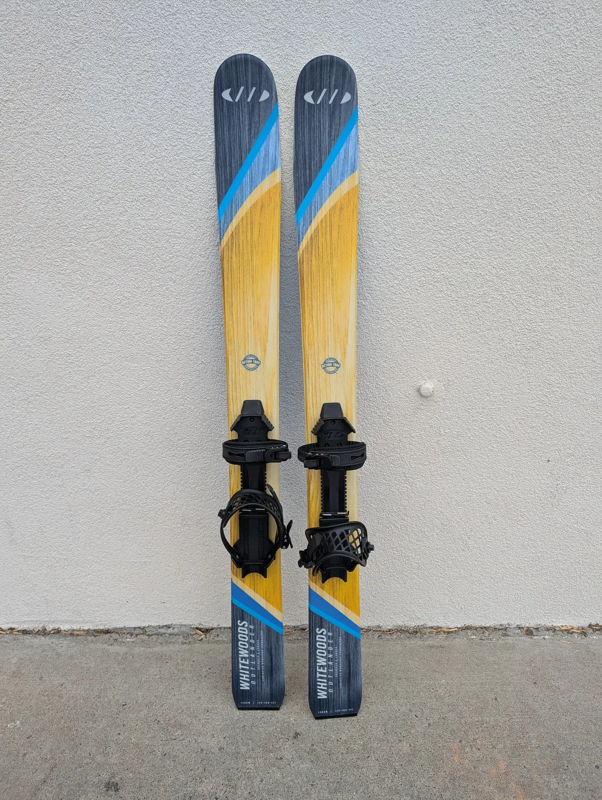 New Whitewoods Outlander Snowshoe Skis, 139Cm W/Universal Bindings, Telescopic Poles 1