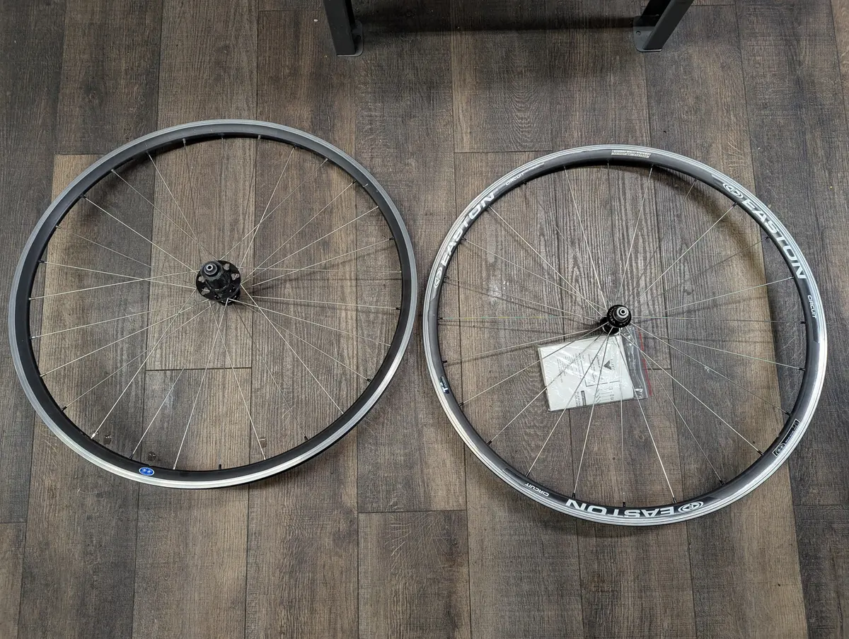 Easton Circuit Velomax Road Bike Wheelset, 700C, Rim Brake, Quick Release. 1