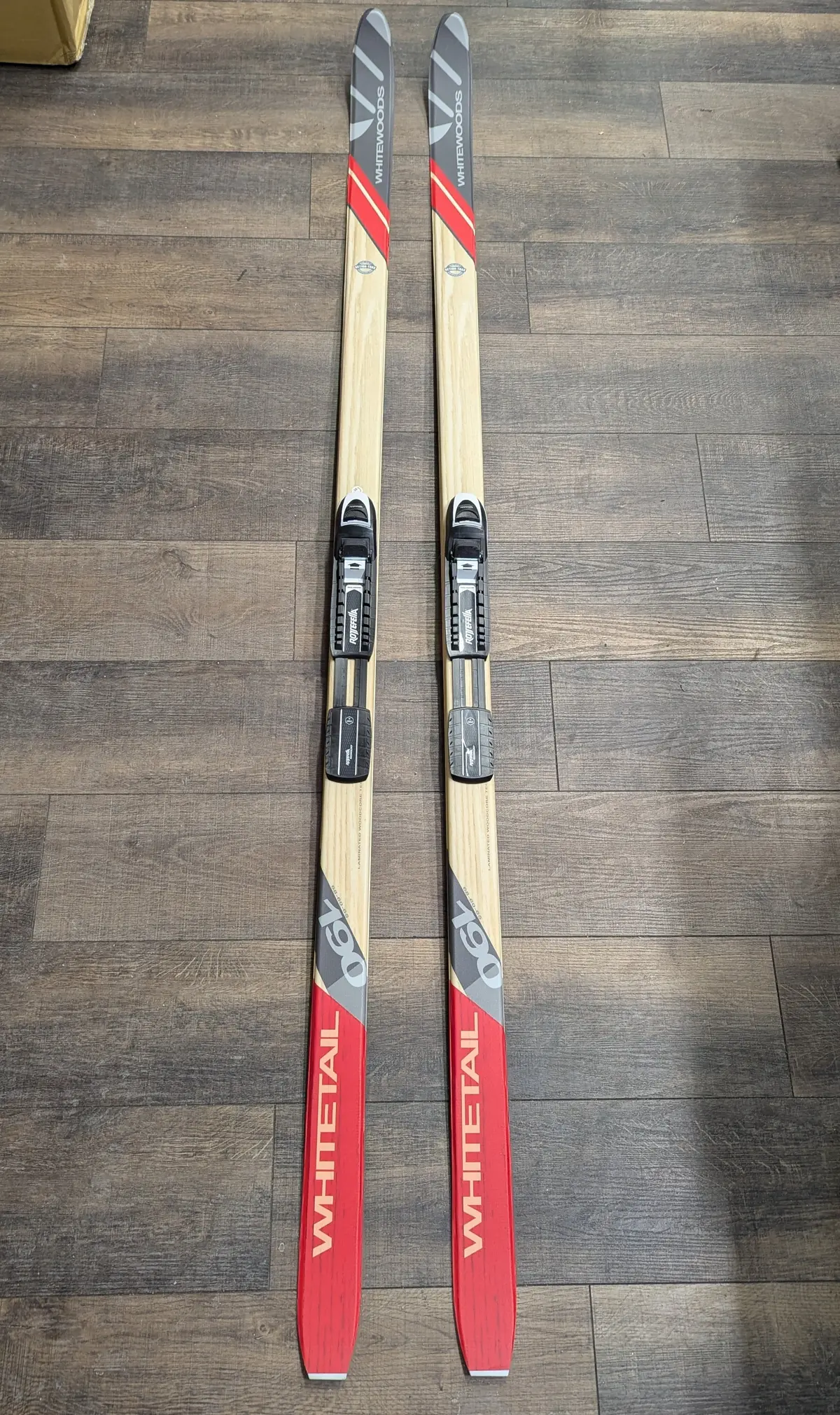Whitewoods Whitetail Nnn Bc Cross Country Skis, Metal Edge, Waxless, 190Cm 1
