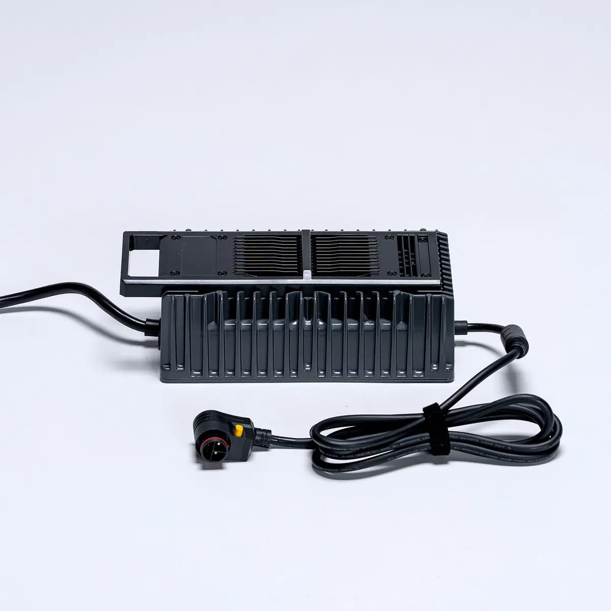 Cake Makka Battery Charger 1