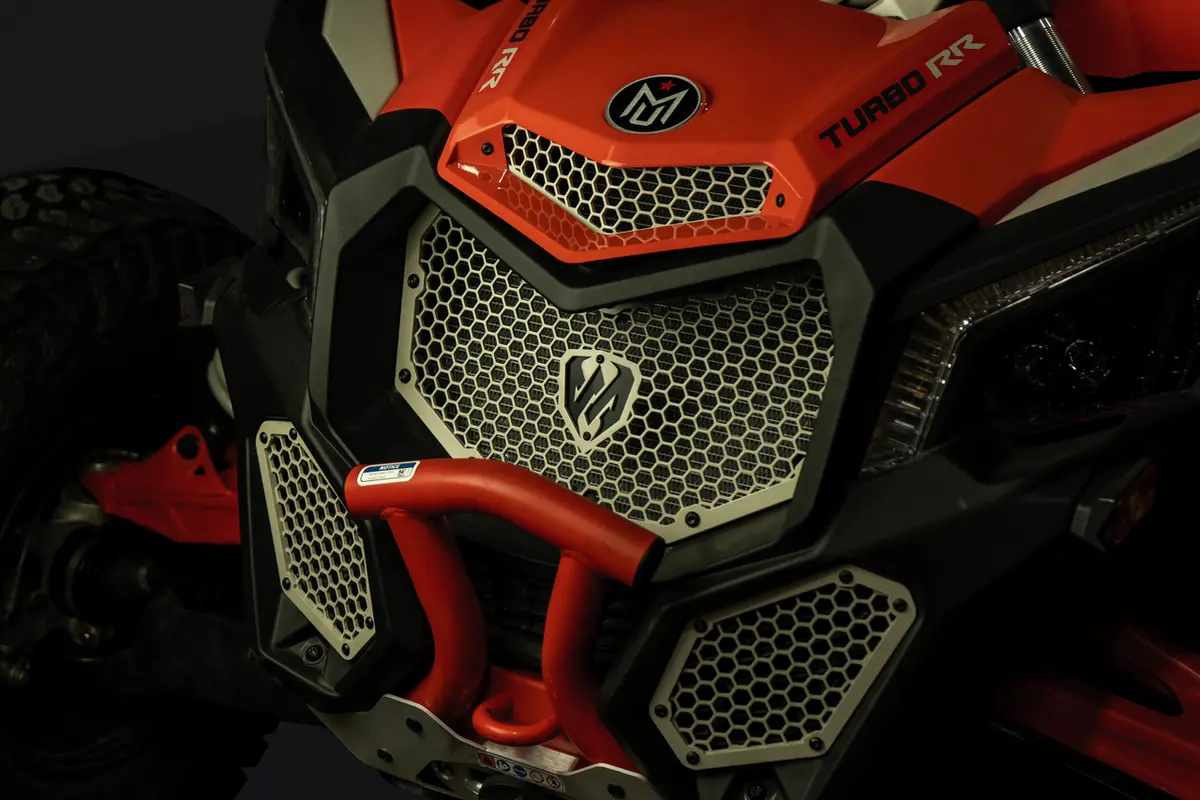 Moto Armor Maverick X3 Radiator Grill Set 1